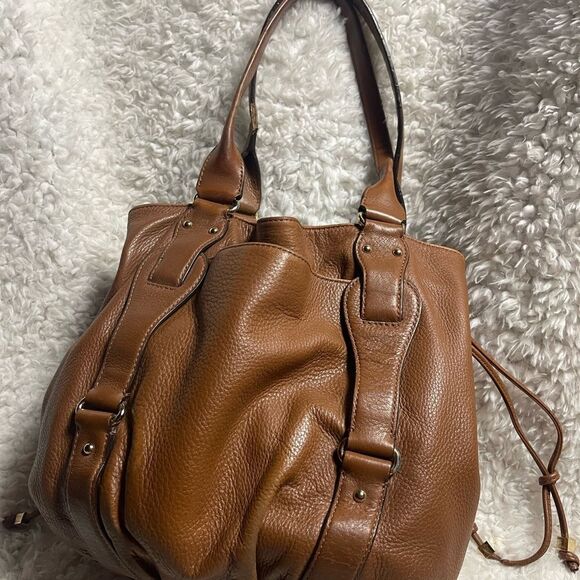 Michael Kors Brown Leather Medium bucket style shoulder bag gold tone Hardwares. - Picture 7 of 16